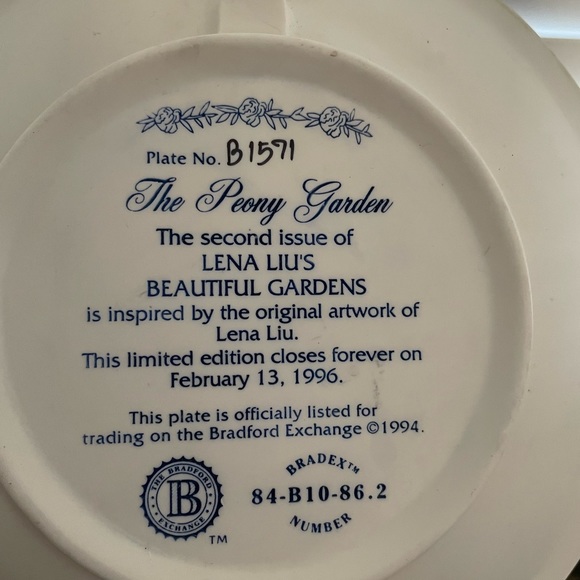 Bradford Exchange set of 2 ceramic garden plates - Picture 3 of 5